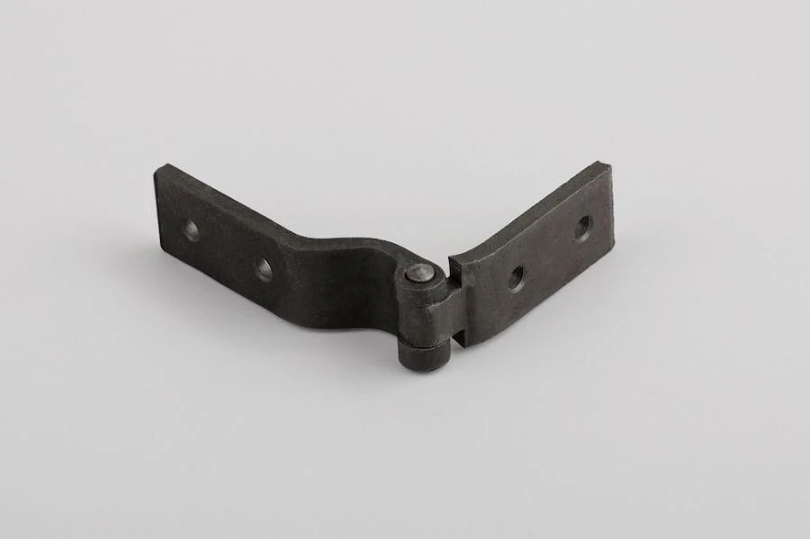 Luggage hatch cover hinge 046931570501097