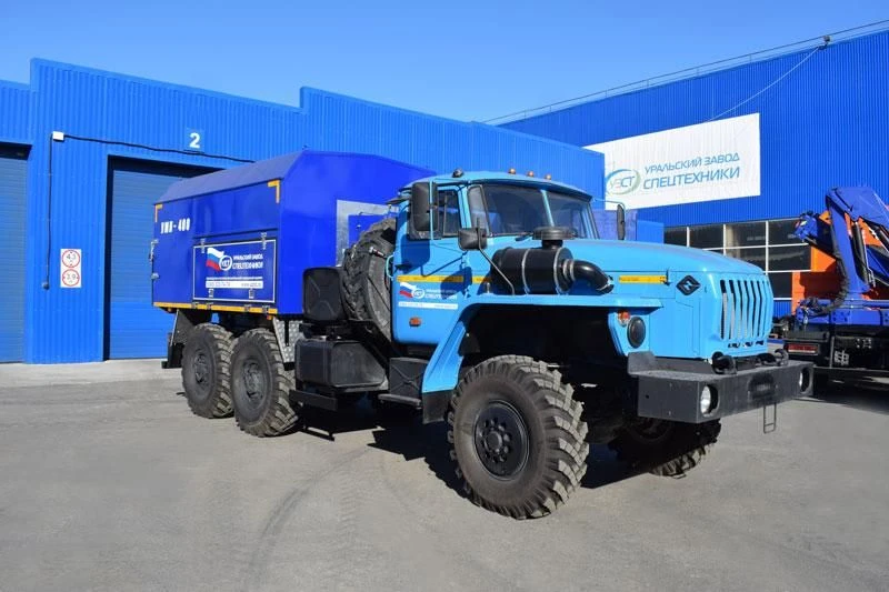 Universal engine heater (UEH), UZST brand, type UZST01, modification 6892-05 on Ural 4320-74 chassis.