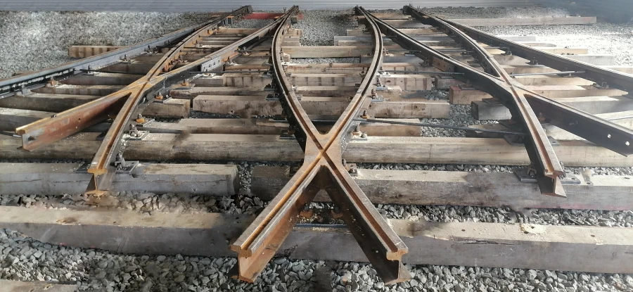 Double symmetrical R50 tramway arrow crossing with flexible sharps according to 30888 (8630.00.000/-01/-02/-03)