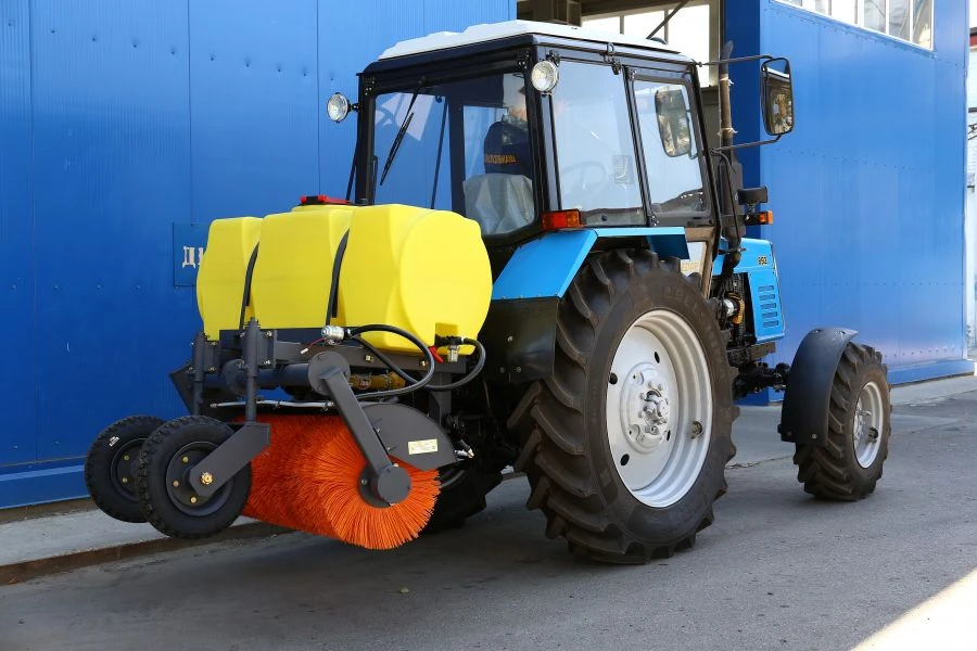 Machinery and equipment for public utilities: brushing equipment (brushes mounted) municipal brush machine with irrigation, m