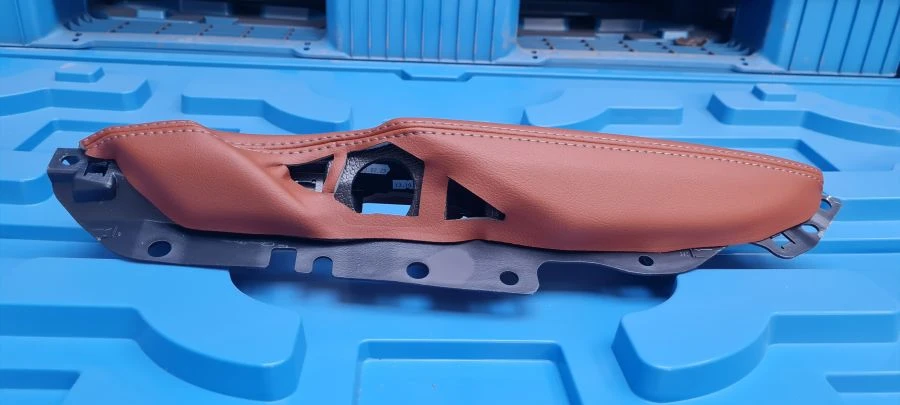 2808762ROD - 8450041307 XGF tailgate upholstery armrest right RODEO
