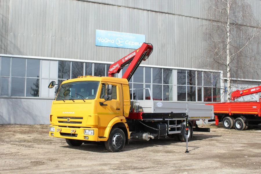 Vehicle with CMU model NR8082S produced by LLC "Chaika-NN", modification 2784LV on the basis of KAMAZ vehicle: