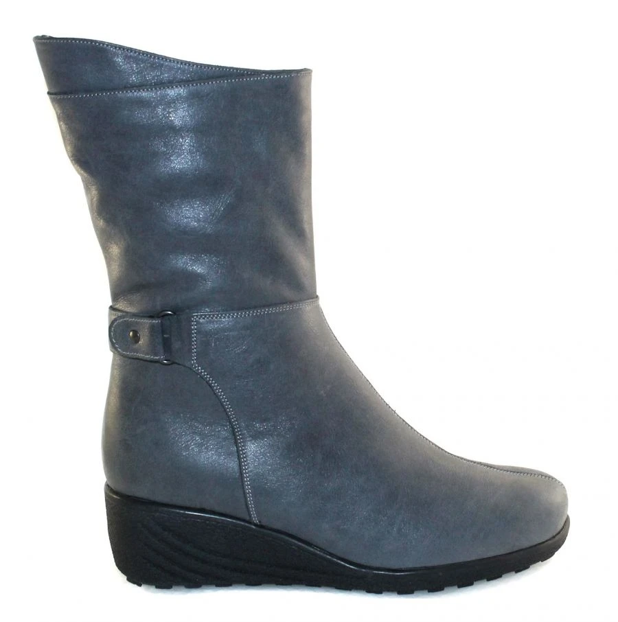 Orthopaedic footwear of low complexity with insulated lining (pair): women's mid-calf boots of sizes 210-275 of serial productio