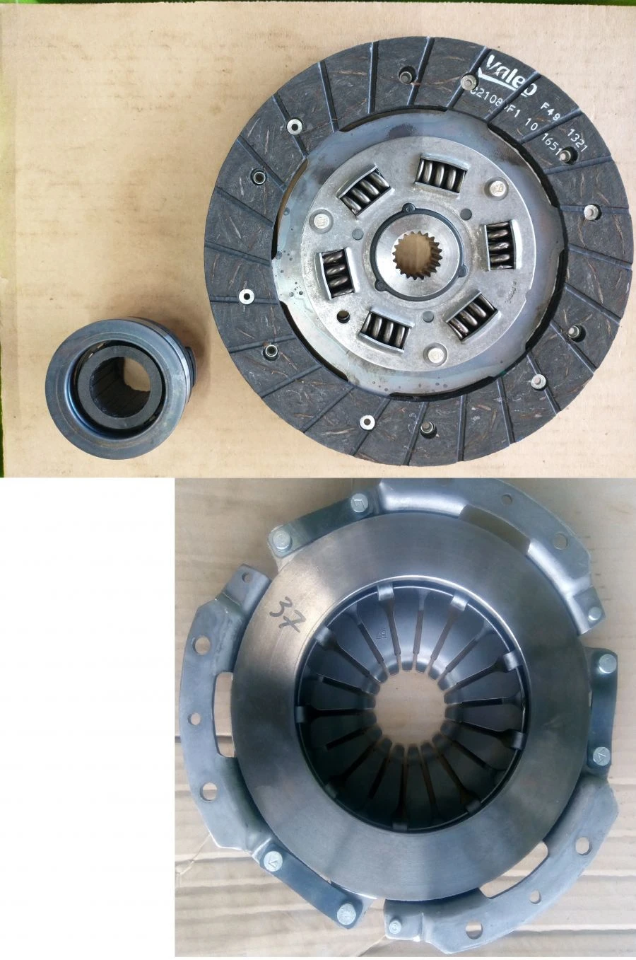 Clutch kit for car. Item No. 3495