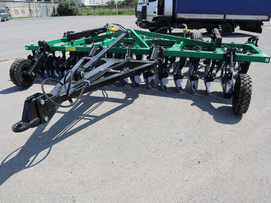 Trailed disc harrow BD-5x2P with roller