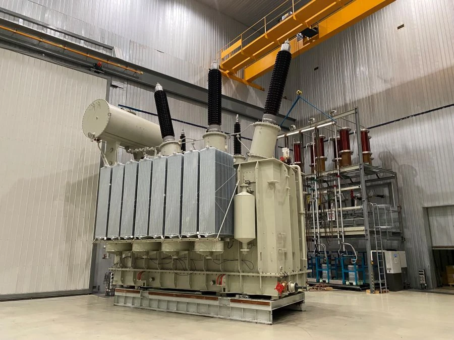 Three-phase oil-filled power transformer TDT-125000/220-U1