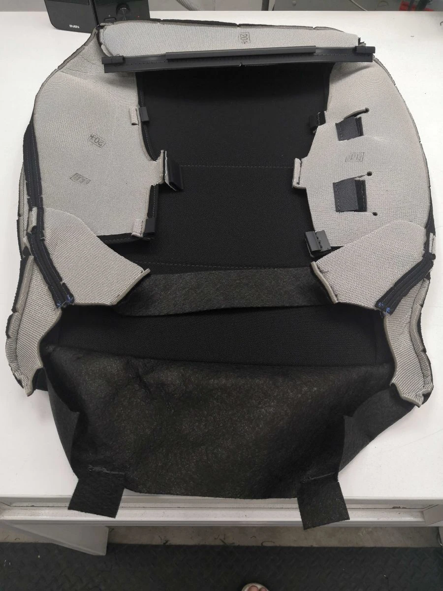 6902500XST33A8P Passenger seat cushion cover (t/black)