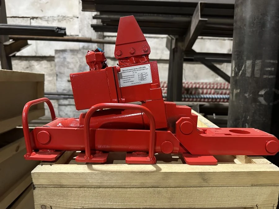 Hydraulic device for track straightening RG-10