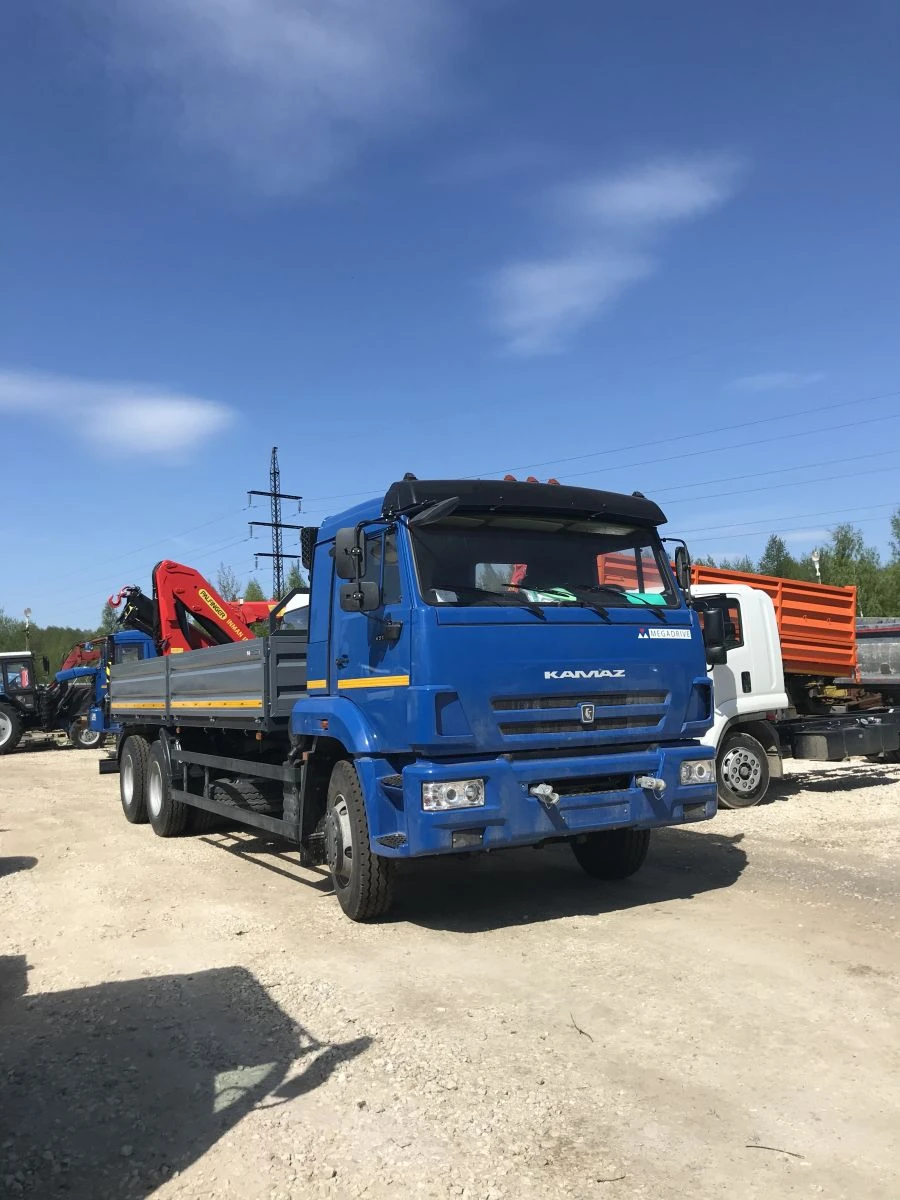 Special vehicle with hydraulic loading crane of KMA type on the basis of KAMAZ 43118 and its modifications 41K33N-U1