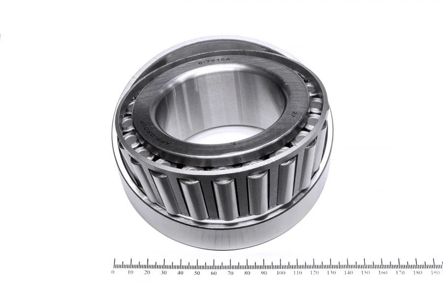 Tapered roller bearing 6-7815A.