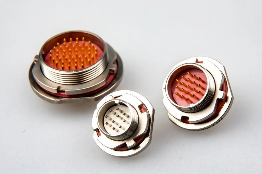 Connector (plug) ??? 4