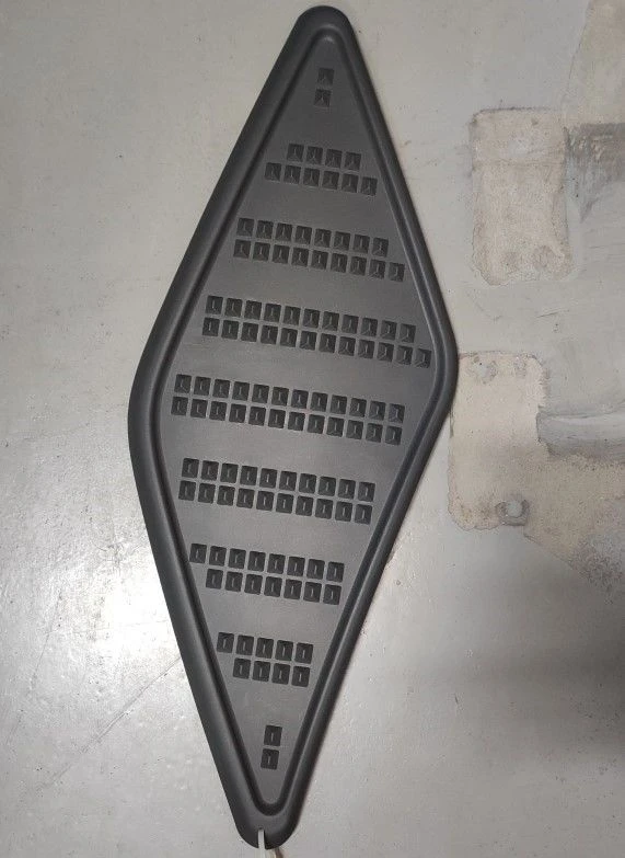 UC1A11-8403504 Front right anti-skid plate