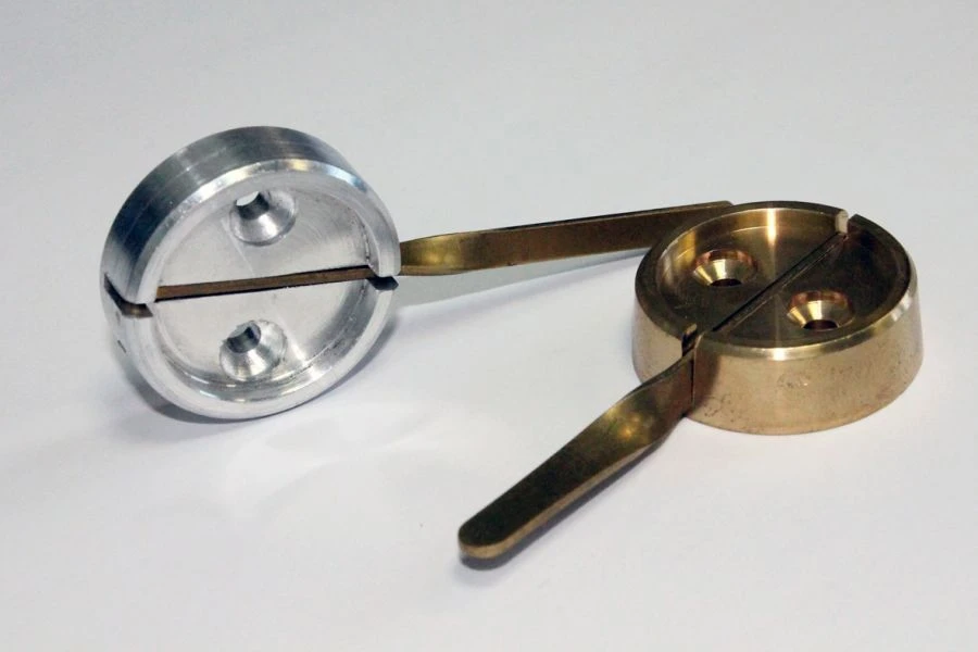 Metal sealing device (seal)