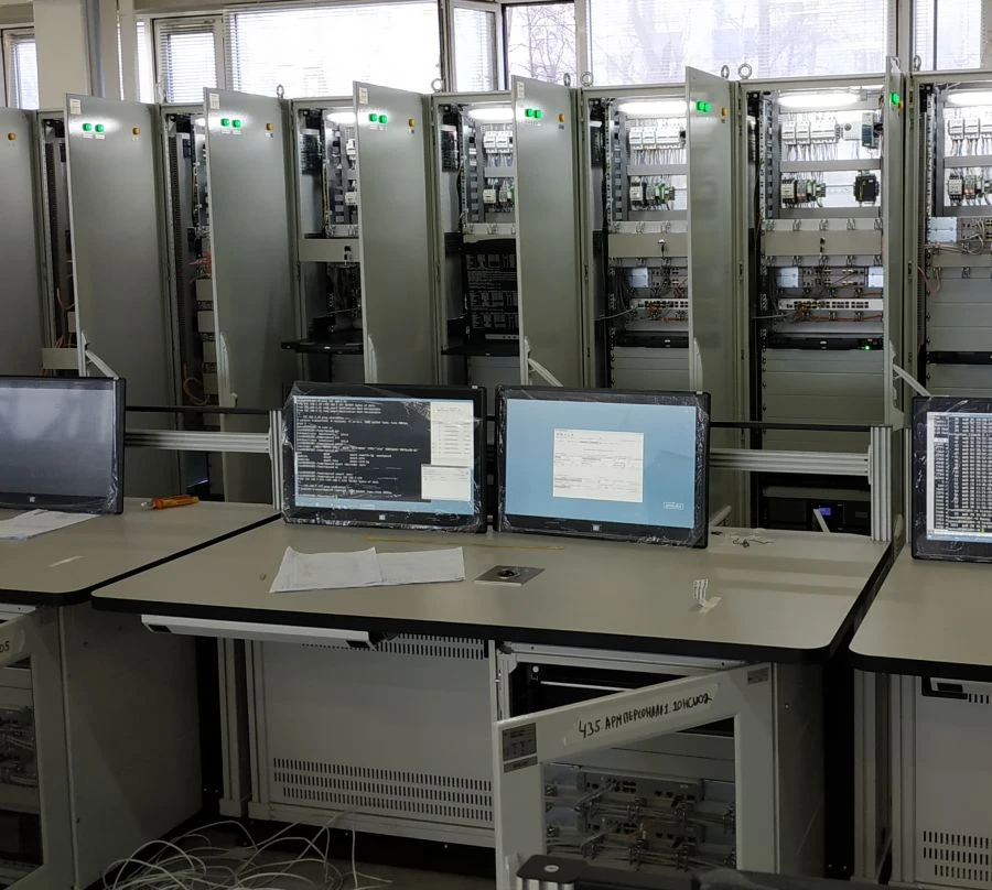 Automated workplace ARM-06P