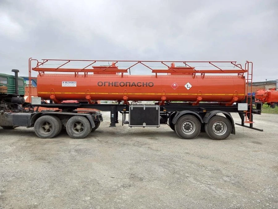 Semi-trailer for petroleum products and mechanised refuelling of vehicles with fuel delivery measurement RTC 4671D5