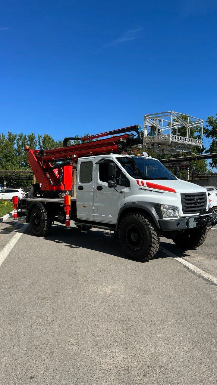 Self-propelled boom lift PSS-131.22E (?42?43)