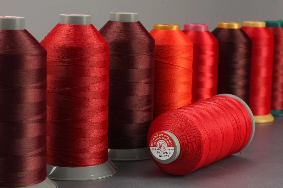 Synthetic sewing threads of complex polyester yarns 86L