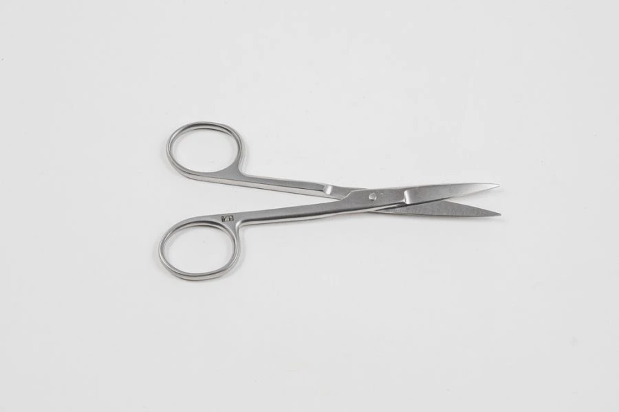VZ-N-33-1 Scissors with two sharp ends, straight, 140 mm