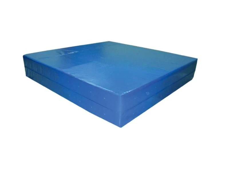 Mat for landing and practising throws