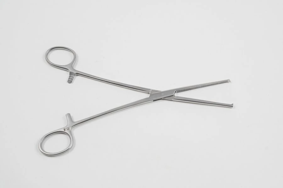 VZ-Z-31, Haemostatic clamp, single- and double-toothed, toothed, straight No. 3, 200 mm