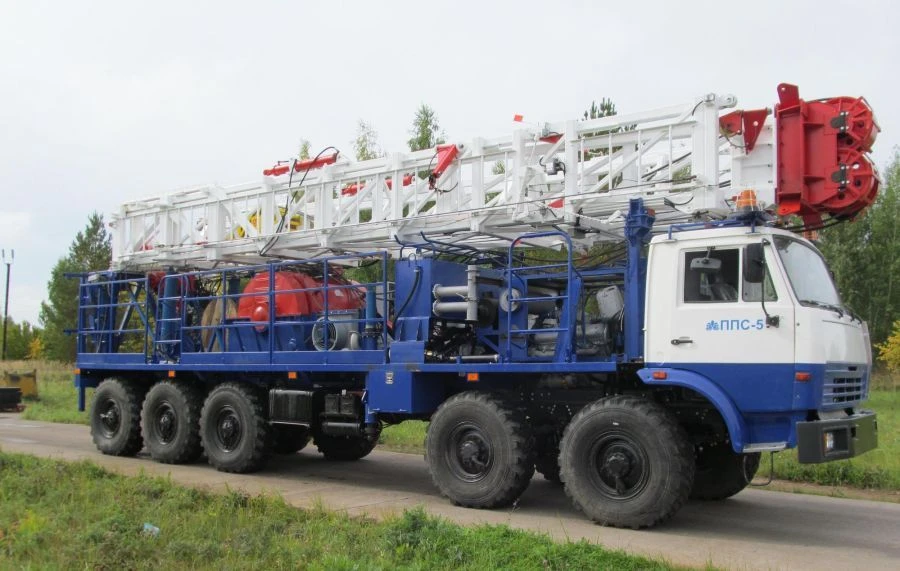 Self-propelled lifting unit for well repair and drilling APR-80S