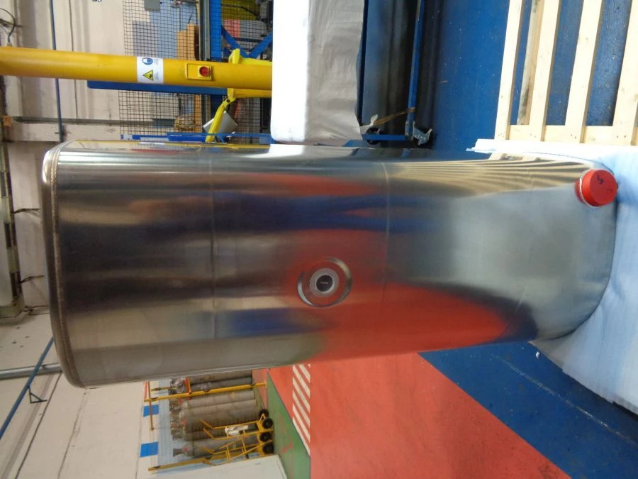 Semi-rectangular fuel tank 710 mm, 650 l