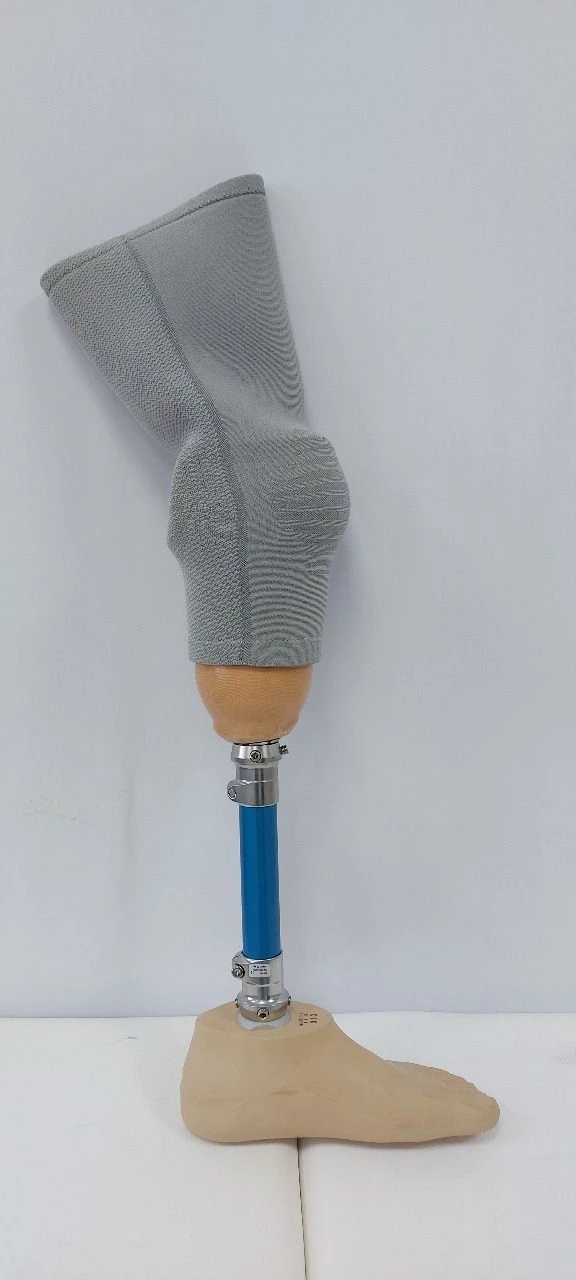 Tibial prosthesis for bathing PN3K-M1 (sleeve made of injection moulded laminate from the stump of a disabled person according t