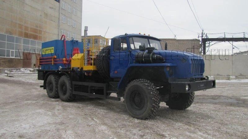 Cementing unit (CA), UZST brand, type UZST01, modification 5870-11 on Ural 4320-16 chassis.