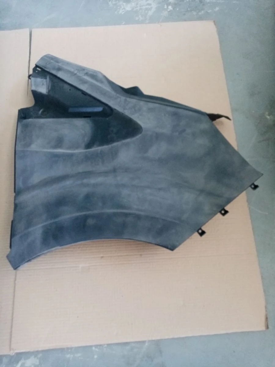 Front right wing A31R33-8403020
