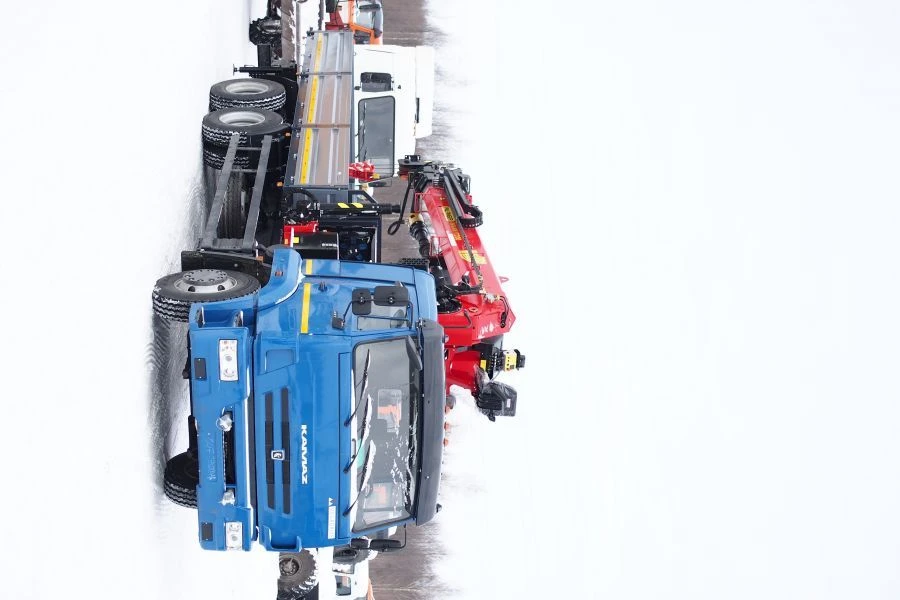 Special purpose vehicle with hydraulic loading crane of MKMA type on the basis of KAMAZ 43118 and its modifications 41K16N-Z240