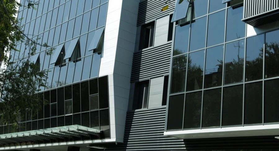 Glass with multifunctional soft coating recommended for tempering - MultiComfort?grey 20/30 SRT