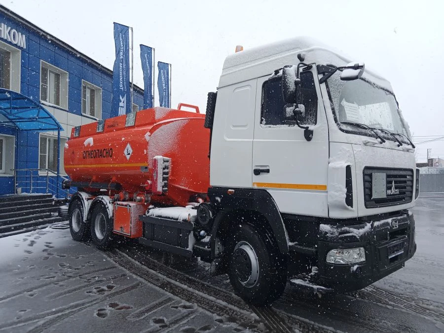 Fuel tanker ATZ-12, type TM264010 (modification 4693C2) on chassis MAZ 5N33