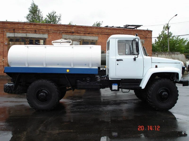 Motor vehicles for transport of food liquids (tanker) type 37121, modification 37121S on GAZ 33088 chassis.