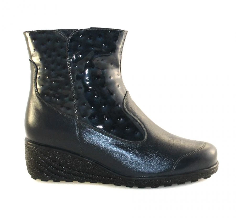 Orthopaedic footwear of low complexity without insulated lining (pair): women's half-boots of sizes 210-275 of serial production