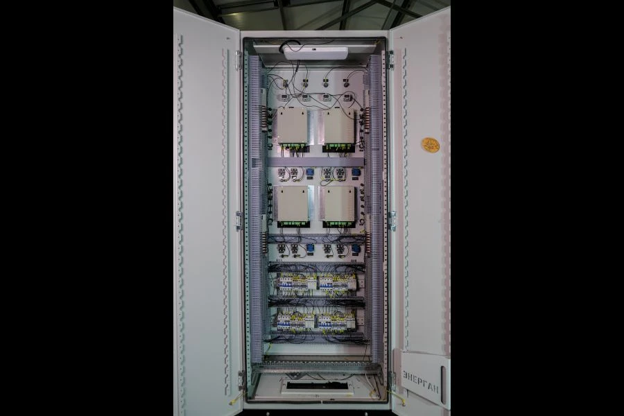 Control cabinet for plunger arc suppression reactors