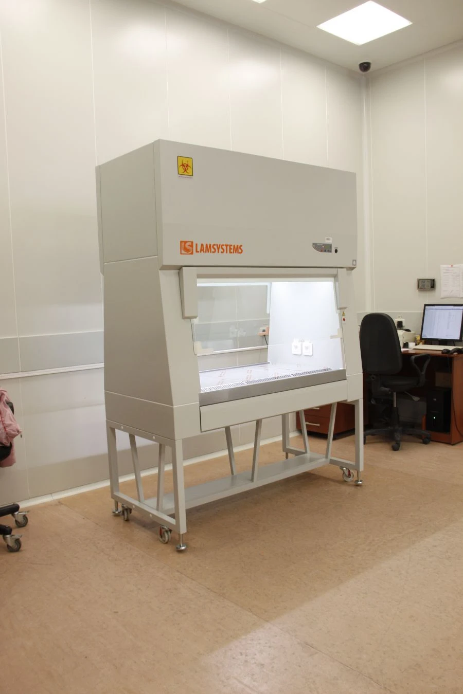 Microbiological safety box BMB-II-Laminar-S-1,2 (NEOTERIC VIS-À-VIS)