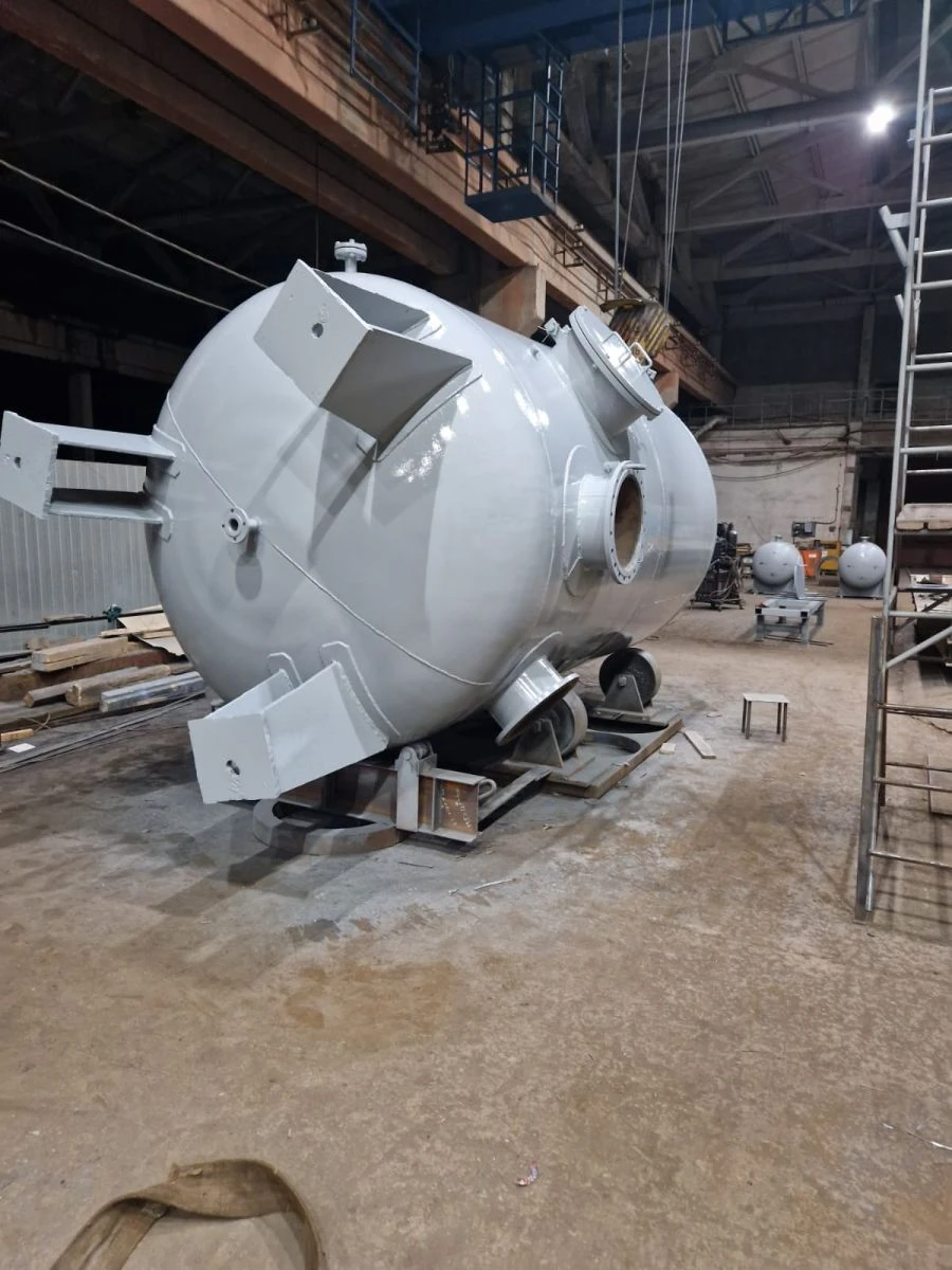 Vertical tank