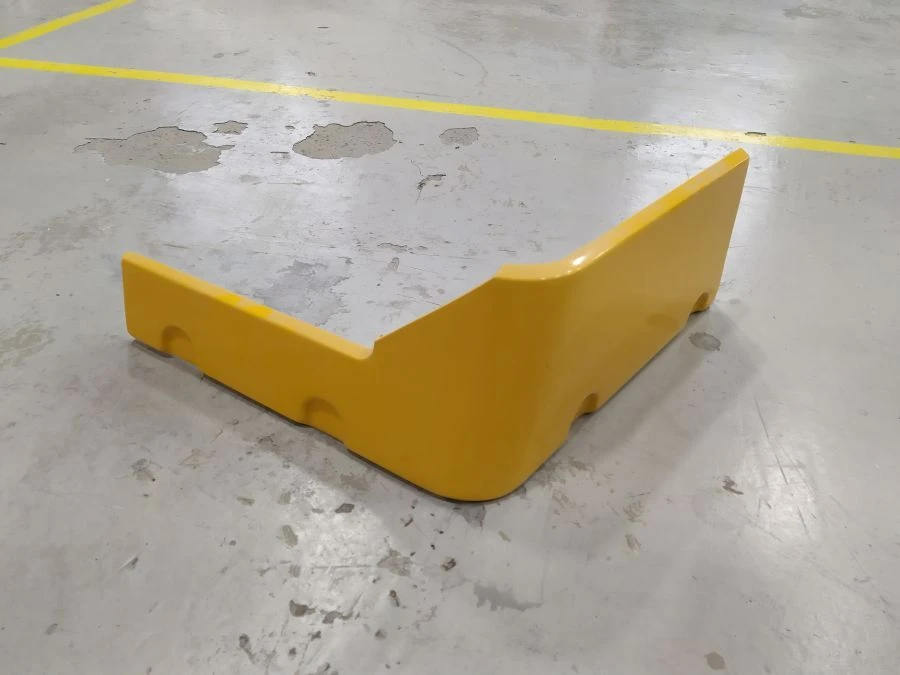 Right-hand side trim plate C70P52