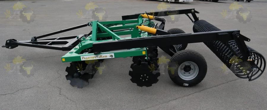 Trailed disc harrow BD-3,5x2P with roller