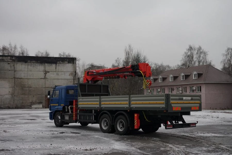 Special purpose vehicle with KMA type hydraulic loading crane on the basis of KAMAZ 65117 and its modifications 64K03G-LA