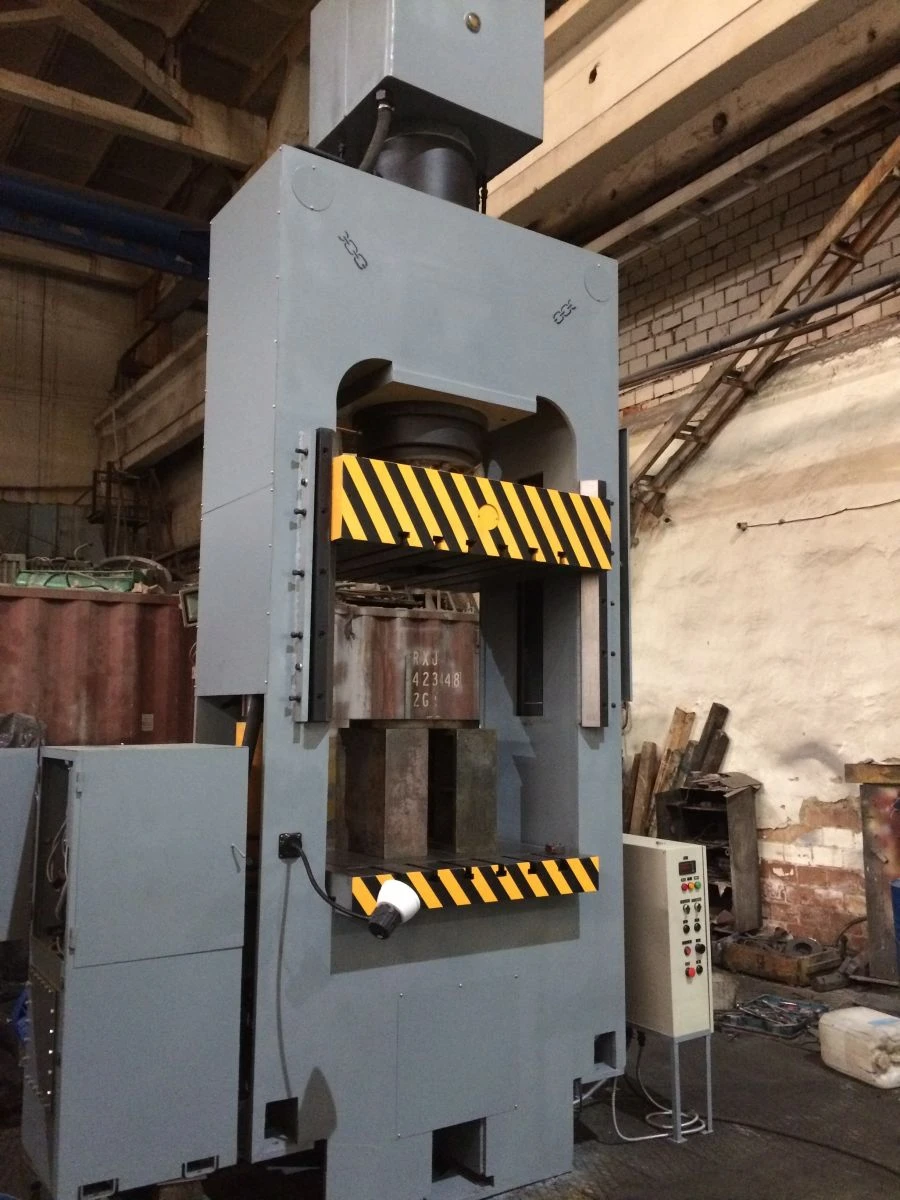 Hydraulic ram press DE 2436