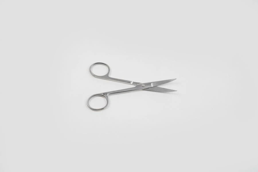 VZ-N-3-2 Scissors with two sharp ends, curved, 140 mm.