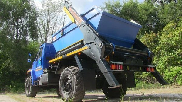 Special platform with loading and unloading equipment, with crane-manipulator unit (CMU) type 6YN31, modification 6Y121