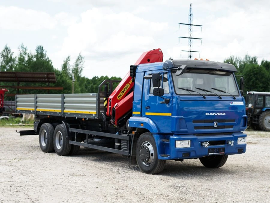Special purpose vehicle with KMA type hydraulic loading crane on the basis of KAMAZ 43118 and its modifications 41K12N-U5
