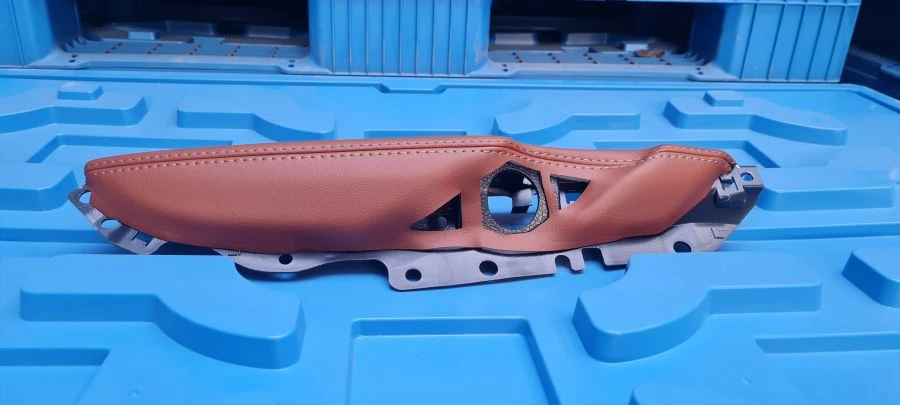 2808657ROD - 8450041311 XGF tailgate upholstery armrest left RODEO