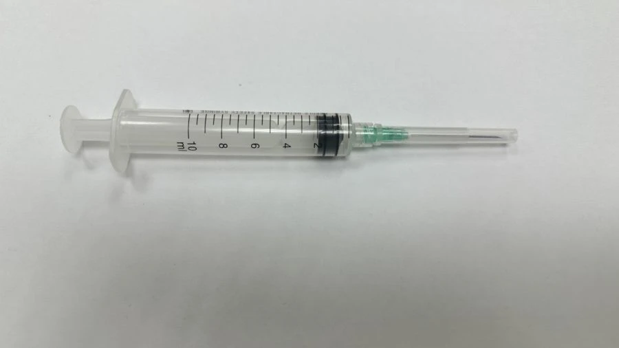 Single-use sterile three-detail sterile "Luer Lok" injection syringe with nominal capacity of 10ml with needle