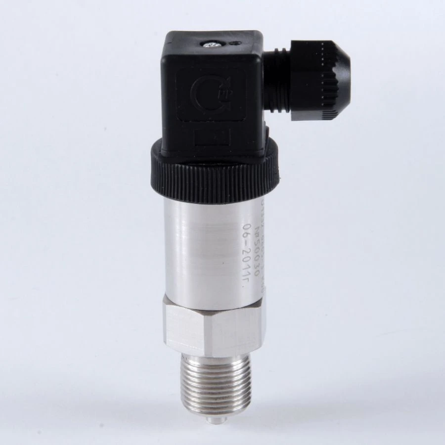Small-size O2 overpressure transmitter
