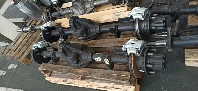 Rear axle with brakes and hubs A65R36-2400012