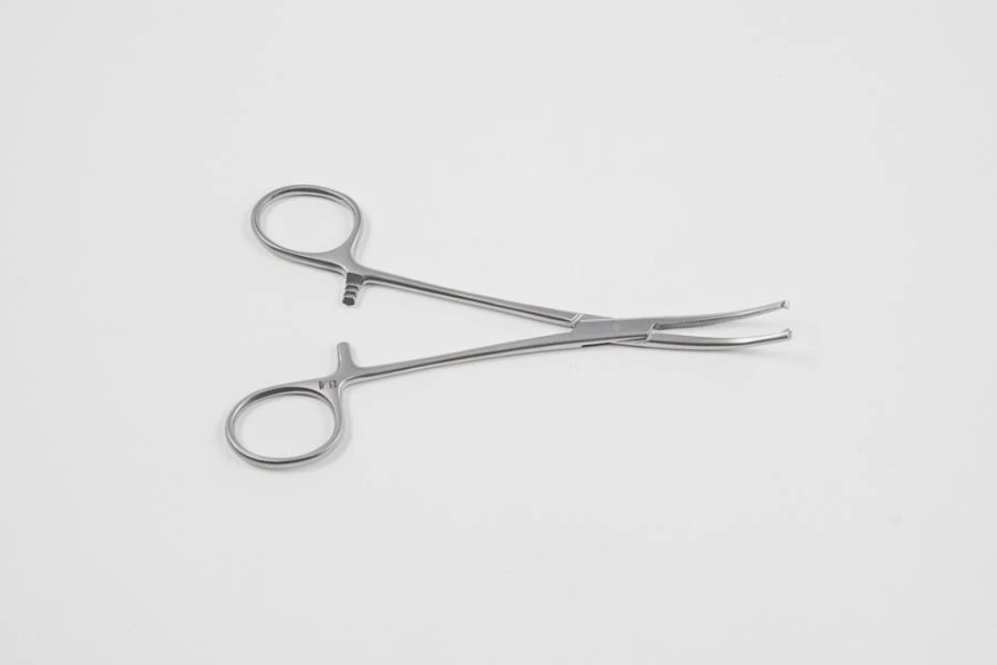 VZ-Z-5-1Healing clamp, single- and double-toothed, toothed, curved No. 2, 160 mm