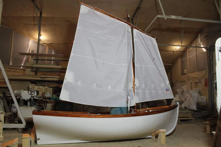 Displacement boat Yal-2